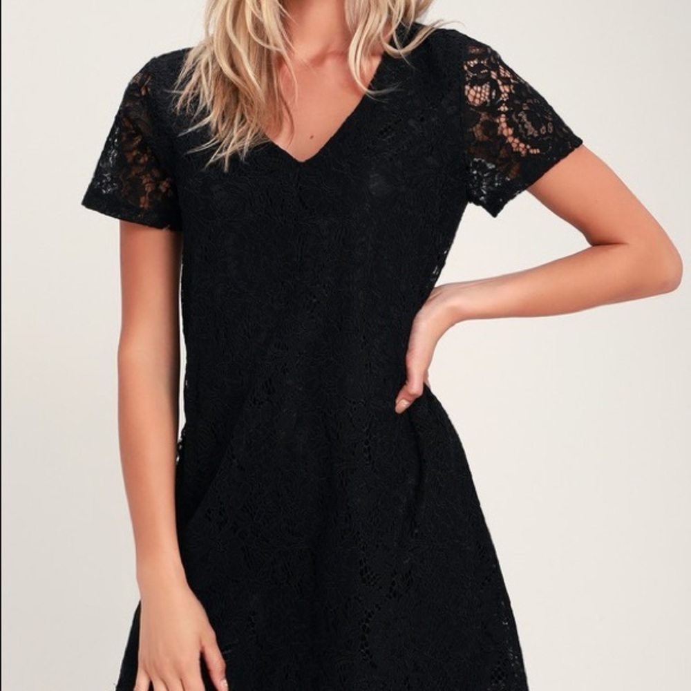 Lulu’s black lace dress never worn